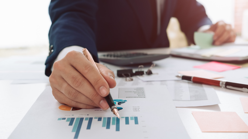 Learn with Braulio Henrique Dias Viana how to avoid common mistakes when hiring a consulting firm and ensure better results.