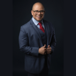 Dr. Gilberson Wanderley Silva explains key steps, risks, and benefits before deciding on plastic surgery.