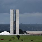 Vista externa do Congresso Nacional do Brasil, em Brasília, com sua arquitetura modernista.